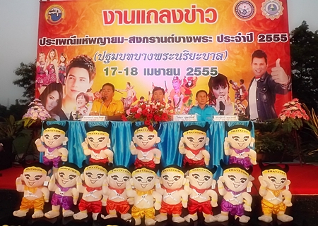 (L to R) Bangpra Mayor Somjet Ketwattha, Chonburi PAO President Wittaya Kunplome and Panthusak Ketwattha announce the upcoming festive event.